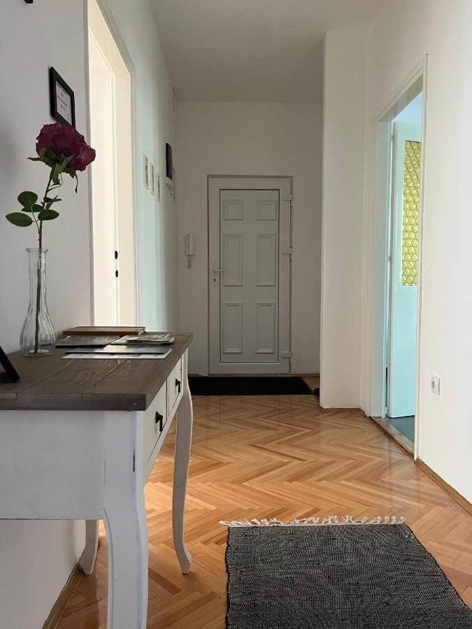 Apartment Lala ซอมโบร์ ภายนอก รูปภาพ