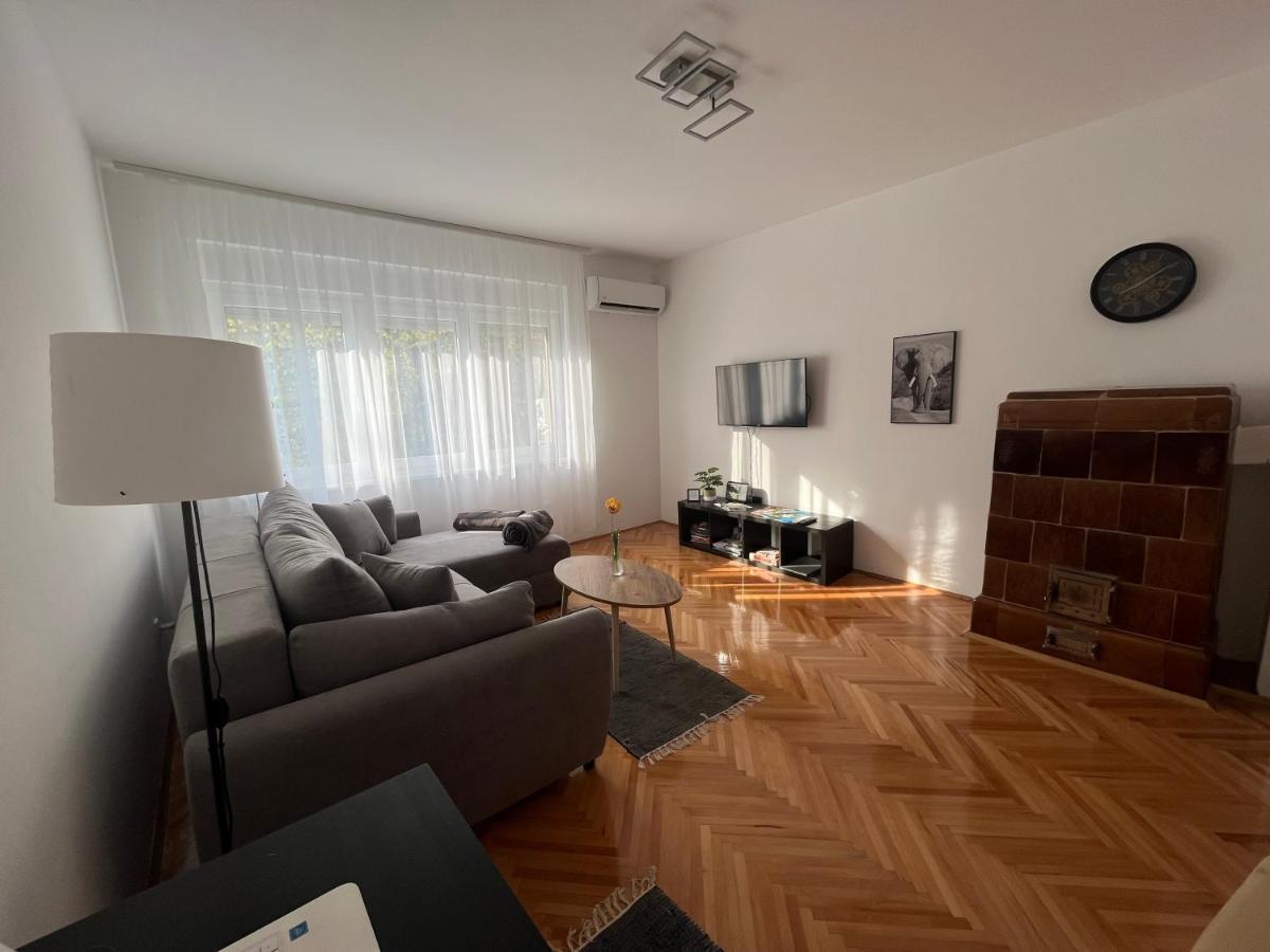 Apartment Lala ซอมโบร์ ภายนอก รูปภาพ