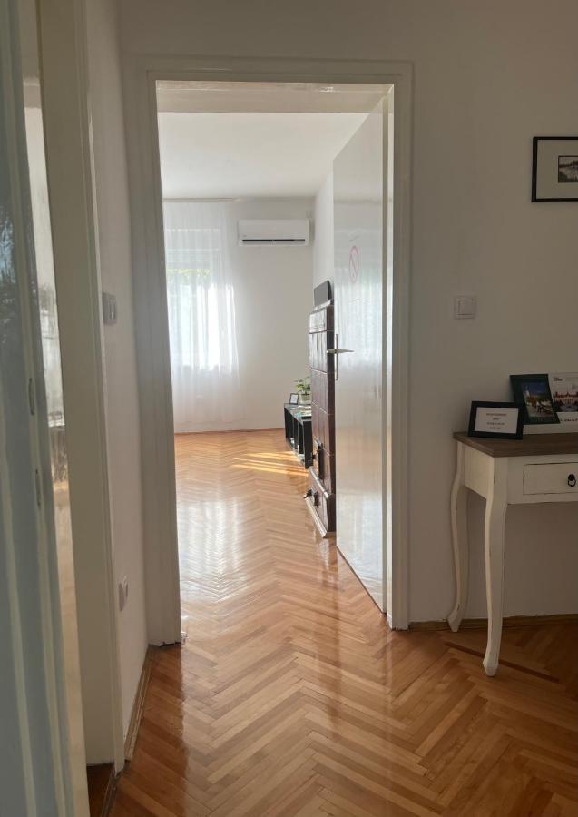 Apartment Lala ซอมโบร์ ภายนอก รูปภาพ
