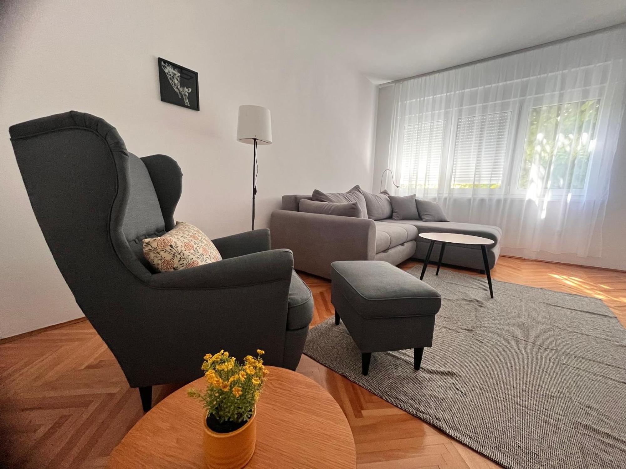 Apartment Lala ซอมโบร์ ภายนอก รูปภาพ